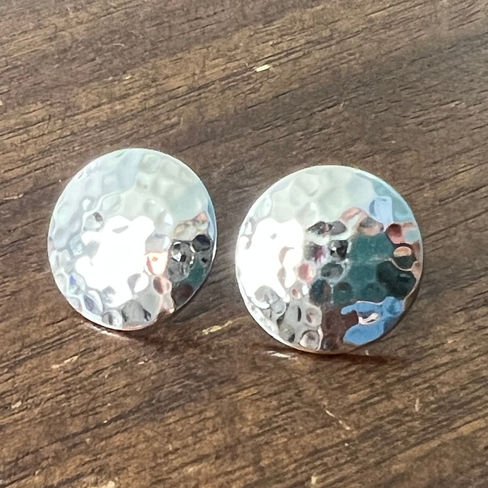 ☘️5/$25 Silver Tone Hammered Metal Stud Earrings Shiny Chic Round Minimalist - Picture 2 of 5